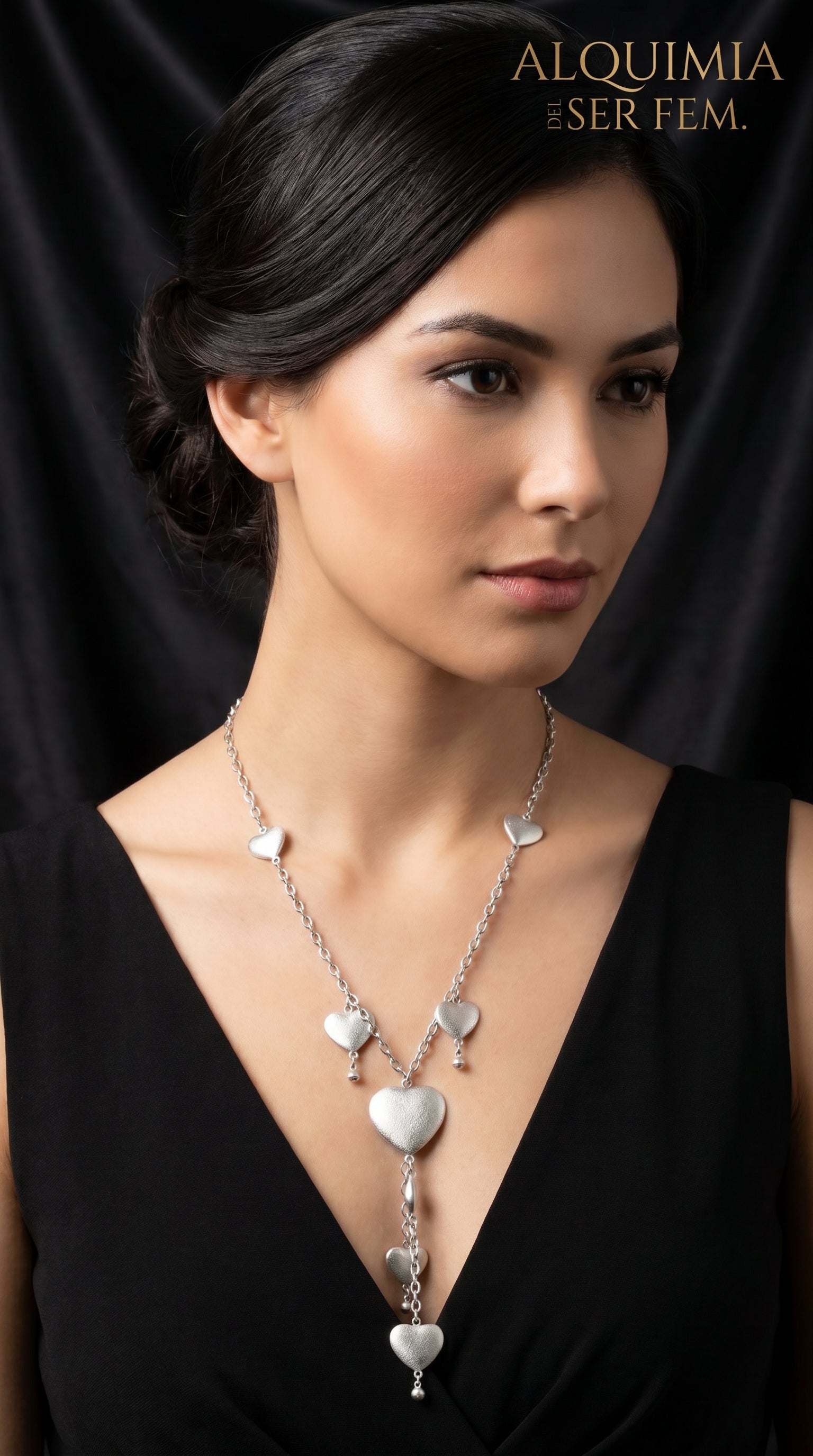 COLLAR CORAZONES ZAMAK. El amor más importante es el que nace dentro de ti y se refleja en cada paso que das.